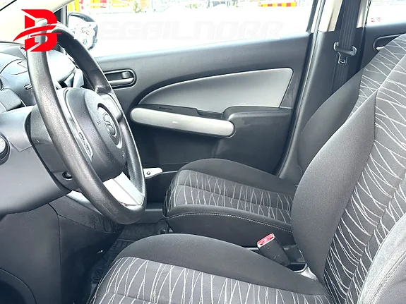 Mazda 2 5-dörrar 1.3 MZR Manuell bild 8