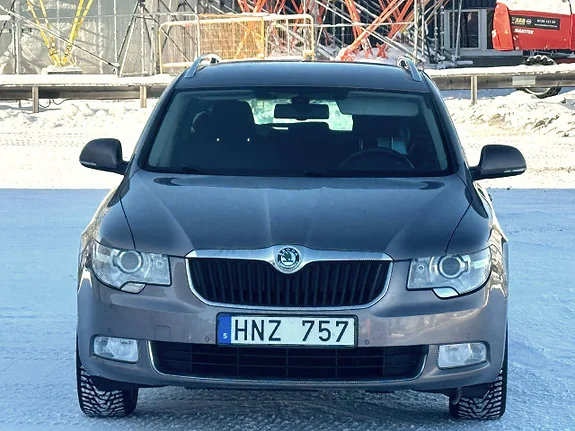 Skoda Superb Kombi 2.0 TDI bild 3