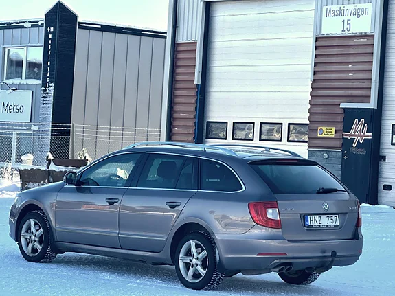 Skoda Superb Kombi 2.0 TDI bild 5