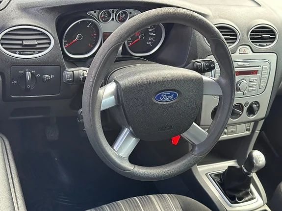 Ford Focus Kombi 1.6 TDCi Trend — bild 10 av 12