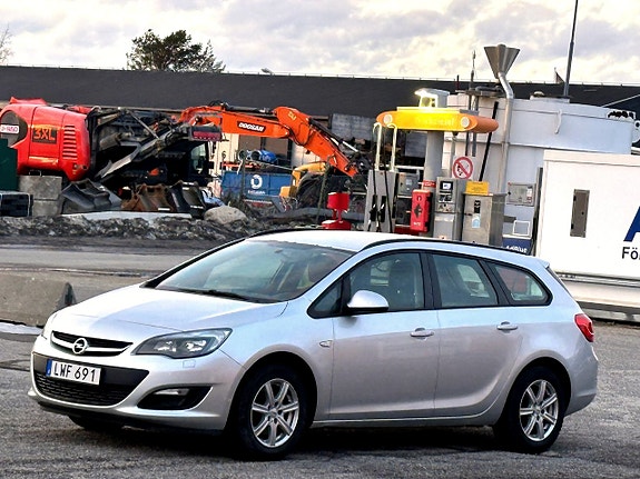 Opel Astra Sports Tourer 1.6 CDTI ecoFLEX Active — bild 2 av 9