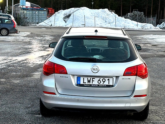 Opel Astra Sports Tourer 1.6 CDTI ecoFLEX Active — bild 4 av 9