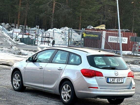 Opel Astra Sports Tourer 1.6 CDTI ecoFLEX Active — bild 6 av 9