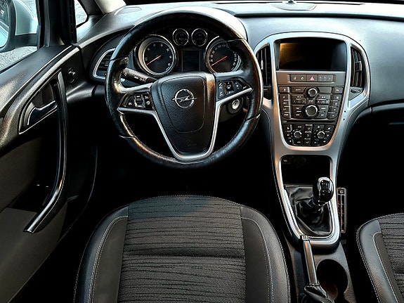 Opel Astra Sports Tourer 1.6 CDTI ecoFLEX Active — bild 7 av 9