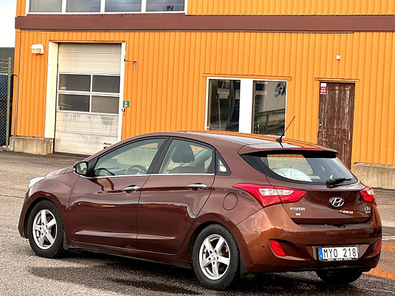 Hyundai i30 5-dörrar 1.6 CRDi Premium — bild 2 av 10