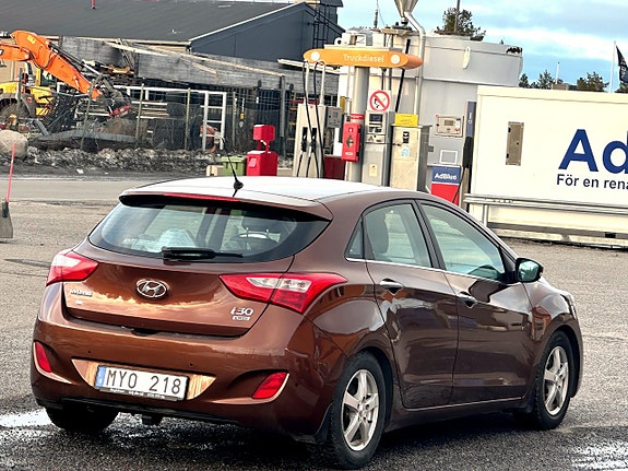 Hyundai i30 5-dörrar 1.6 CRDi Premium — bild 3 av 10