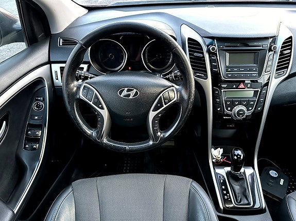 Hyundai i30 5-dörrar 1.6 CRDi Premium — bild 9 av 10