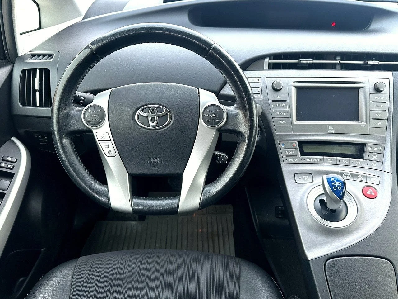 Toyota Prius Plug-in Hybrid 1.8 (136hk) — bild 10 av 13