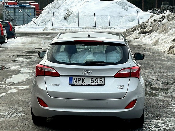 Hyundai i30 Kombi 1.6 CRDi (110hk) — bild 6 av 10