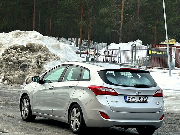 Hyundai i30 Kombi 1.6 CRDi (110hk) — bild 7 av 10