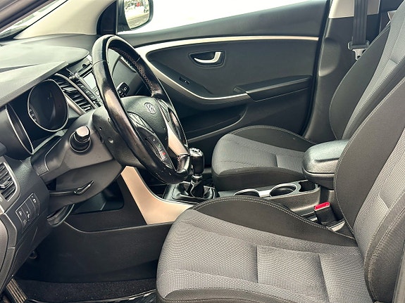 Hyundai i30 Kombi 1.6 CRDi (110hk) — bild 9 av 10