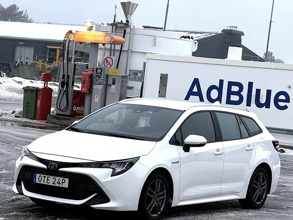 Begagnad Toyota Corolla Kombi 1.8 Hybrid till salu Luleå