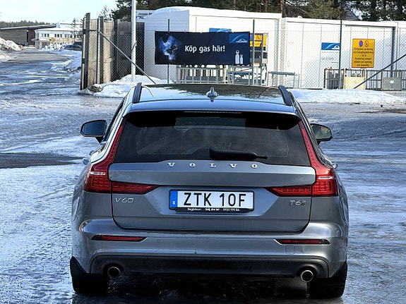 Volvo V60 Recharge T6 AWD Geartronic Momentum — bild 6 av 10