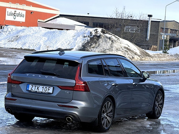 Volvo V60 Recharge T6 AWD Geartronic Momentum — bild 7 av 10