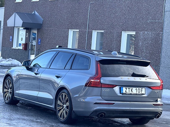 Volvo V60 Recharge T6 AWD Geartronic Momentum — bild 8 av 10